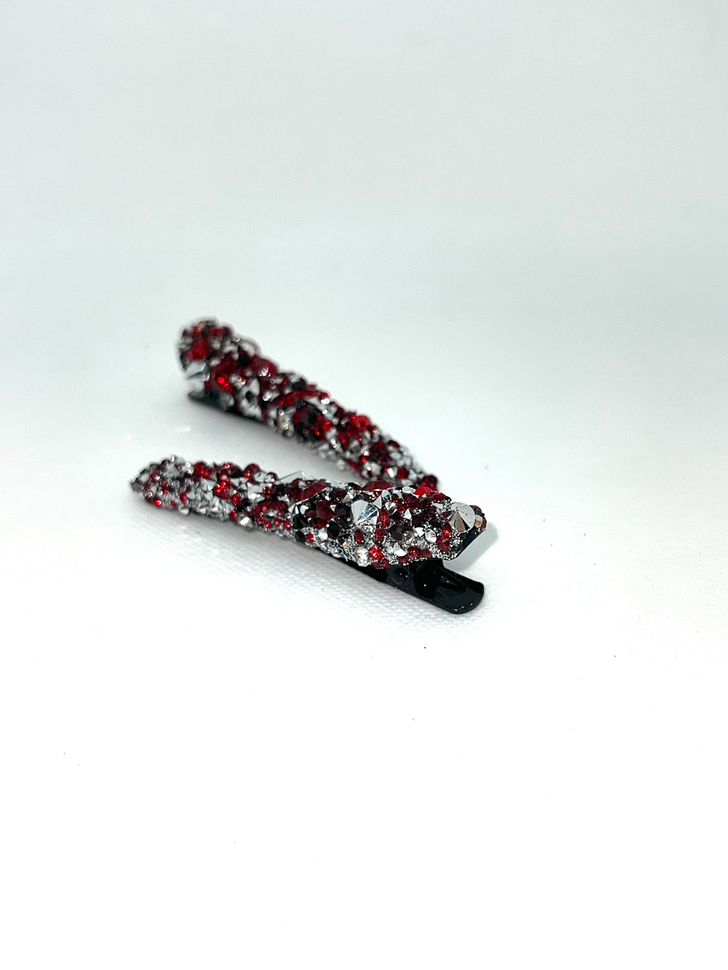 Red island clothespins