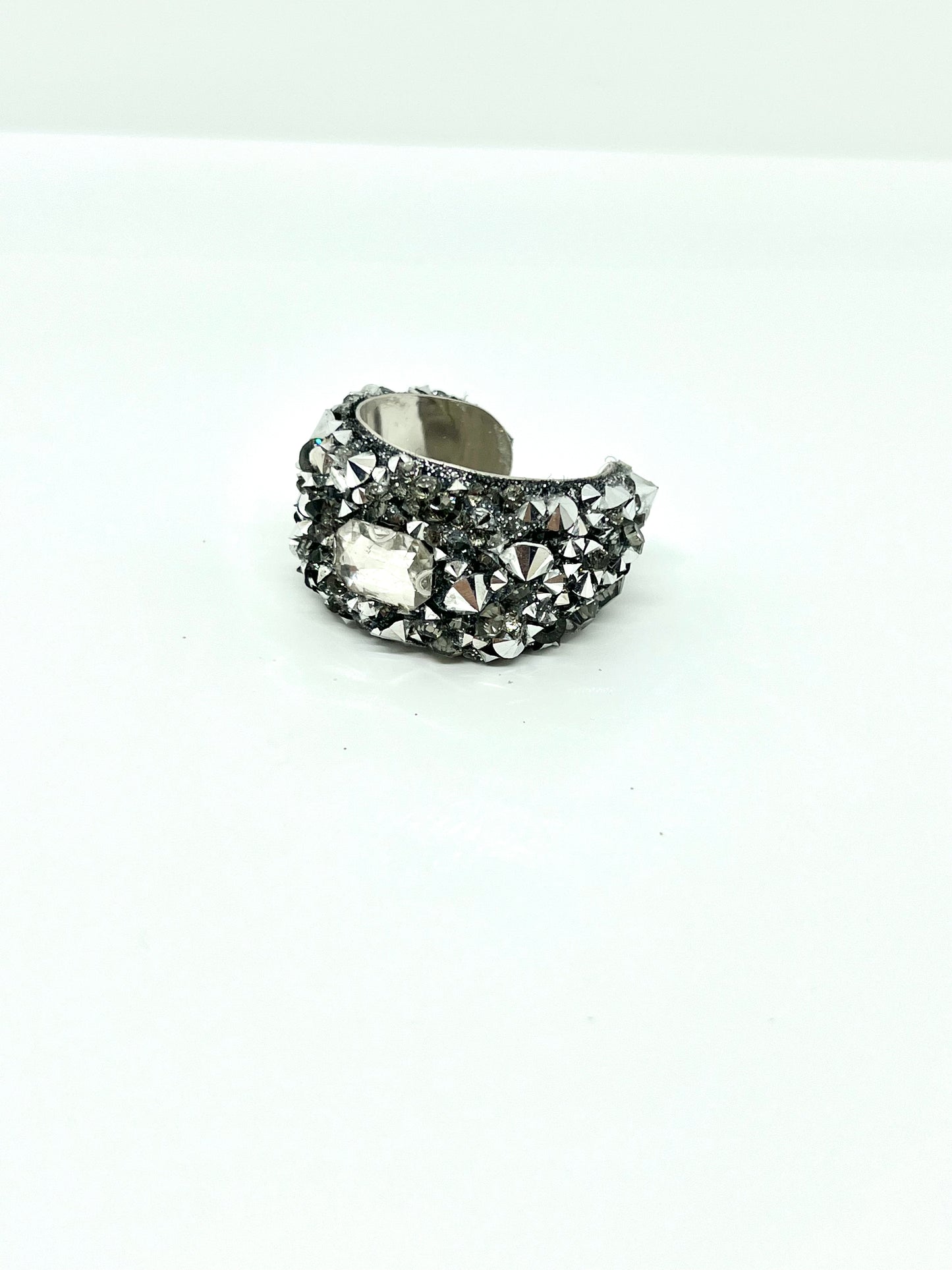 Foxi jewel knot cover